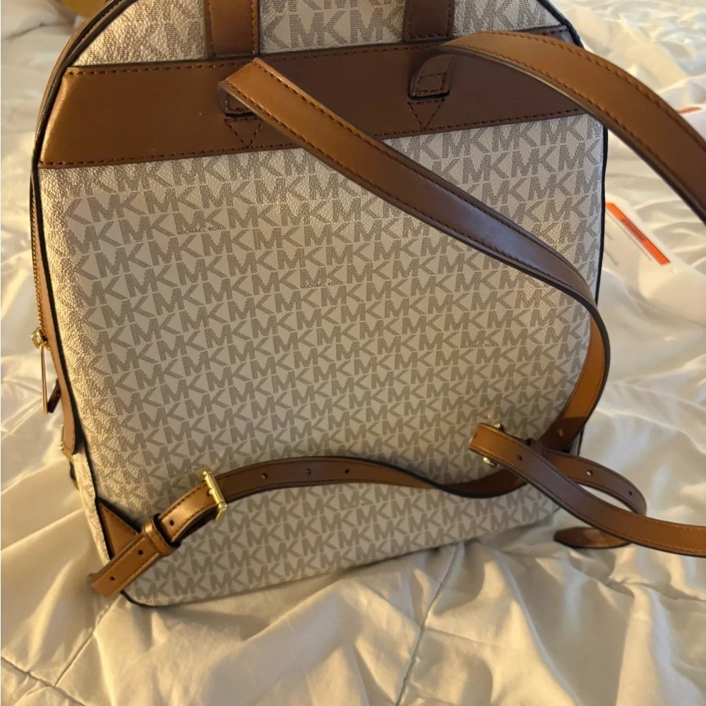 Michael kors logo leather backpack - Picture 4 of 6